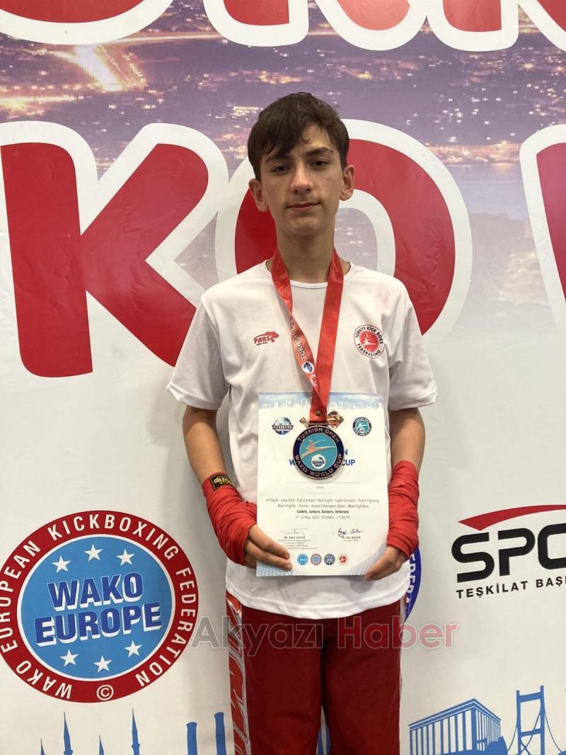 Akyazılı Kickboksçular Dünya Kupası Üçüncüsü Oldu