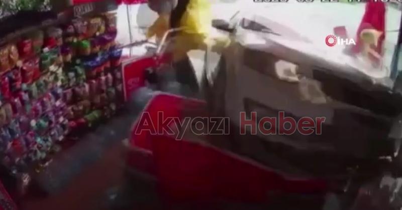 Kontrolden çıkan otomobil markete daldı
