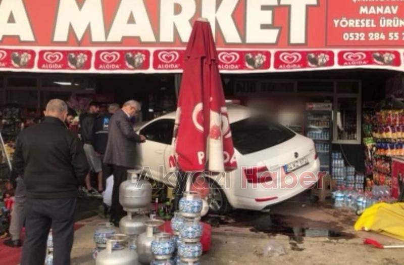 Kontrolden çıkan otomobil markete daldı