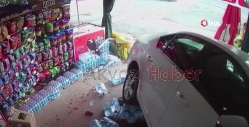 Kontrolden çıkan otomobil markete daldı
