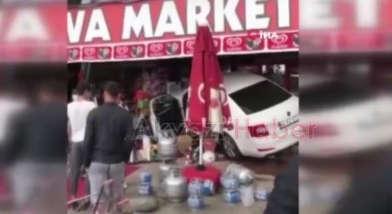 Kontrolden çıkan otomobil markete daldı