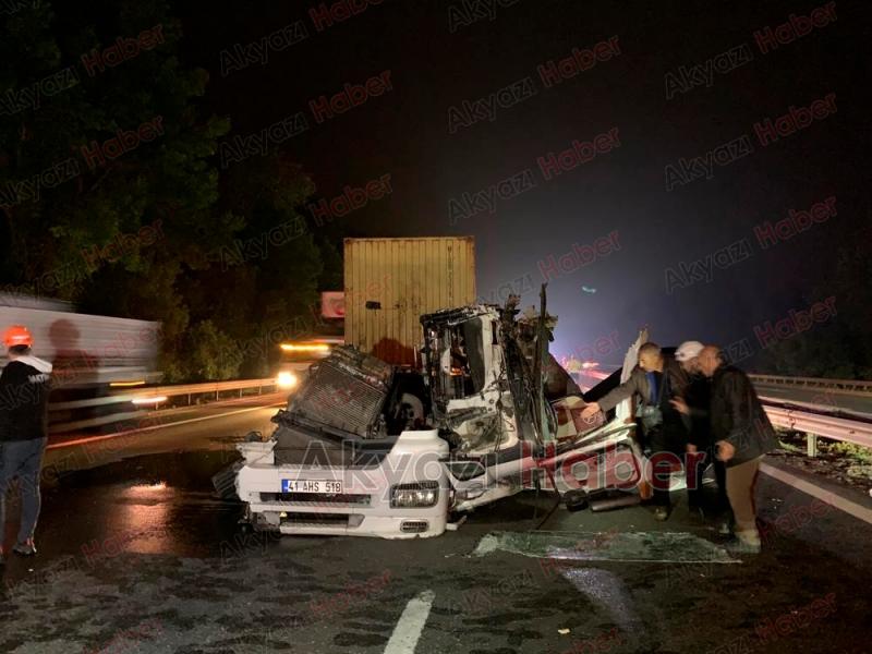 Anadolu Otoyolu'nda paramparça olan bu tırın kupasından sağ çıktı