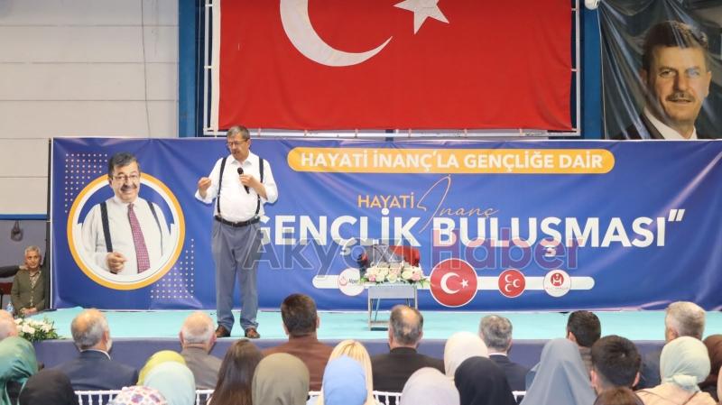Akyazı'da Hayati İnanç'la Gençlik Buluşması