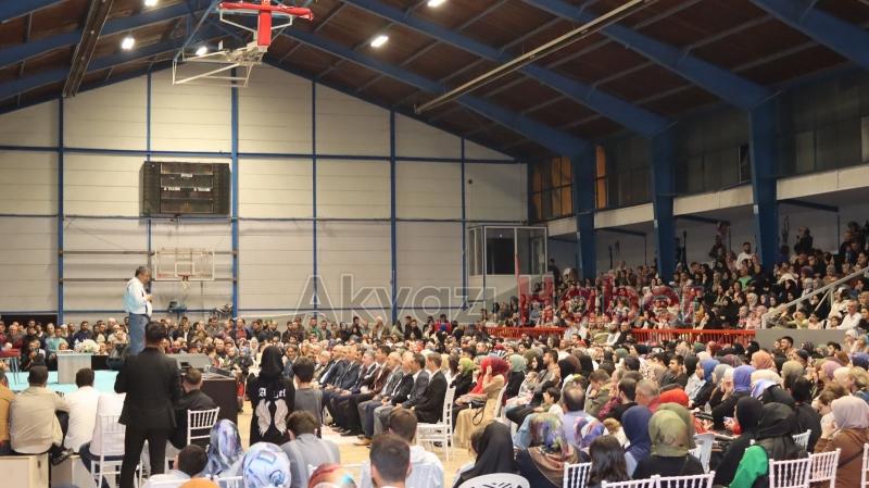 Akyazı'da Hayati İnanç'la Gençlik Buluşması