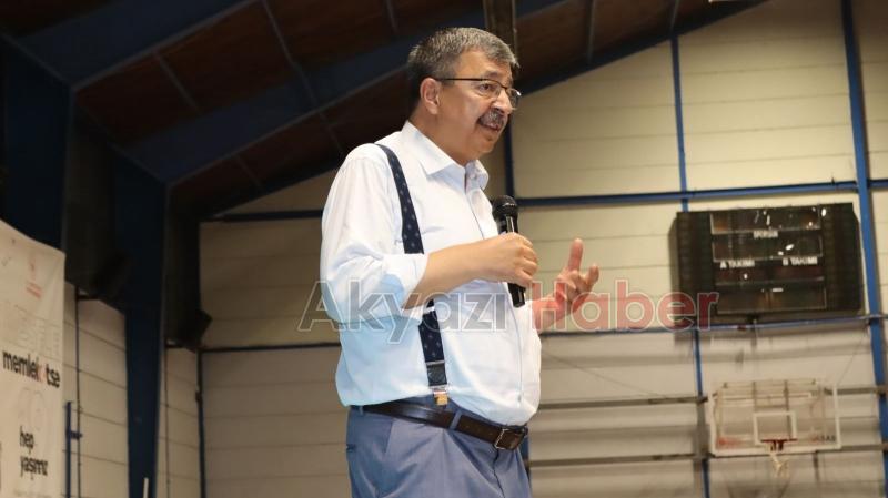 Akyazı'da Hayati İnanç'la Gençlik Buluşması