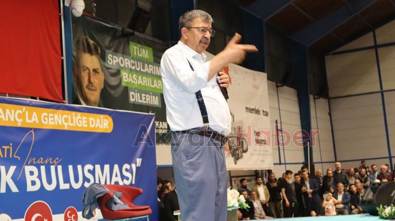 Akyazı'da Hayati İnanç'la Gençlik Buluşması