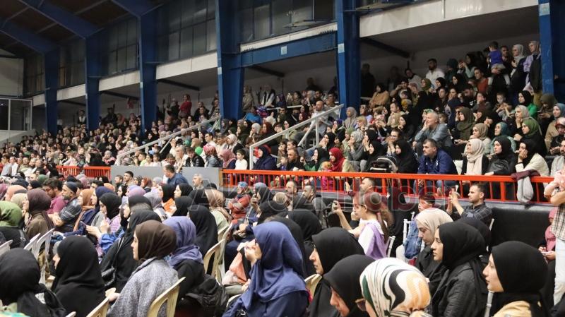 Akyazı'da Hayati İnanç'la Gençlik Buluşması