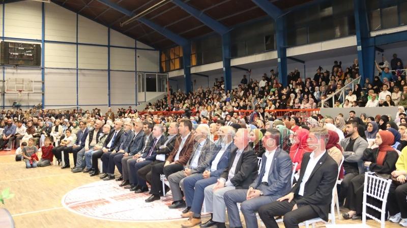 Akyazı'da Hayati İnanç'la Gençlik Buluşması