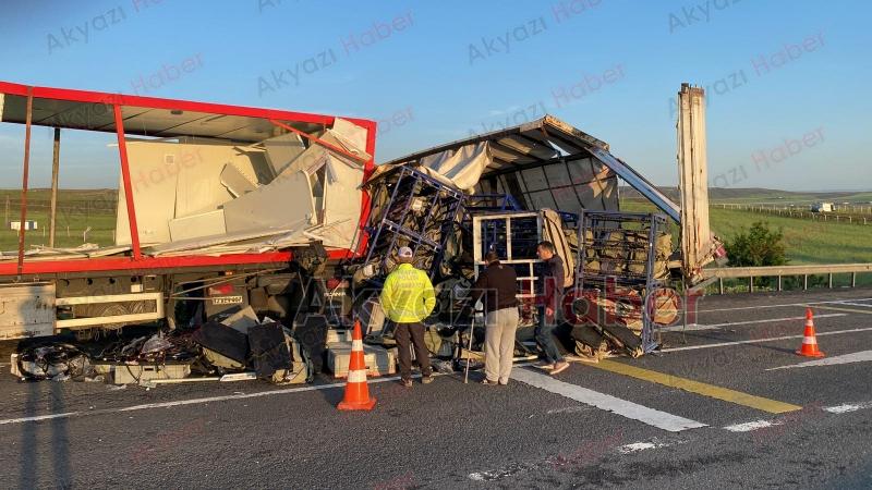İki tır çarpıştı: Akyazılı sürücü öldü