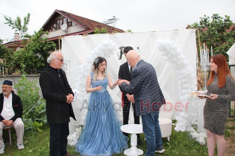 Pınar Yıldırım ve Uğur Boğaz nişanlanarak evlilik yolunda ilk adımı attılar