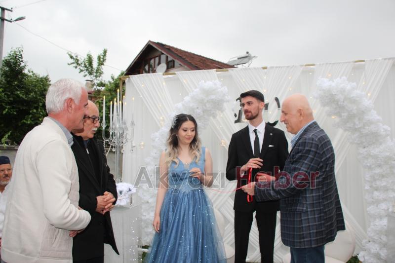 Pınar Yıldırım ve Uğur Boğaz nişanlanarak evlilik yolunda ilk adımı attılar