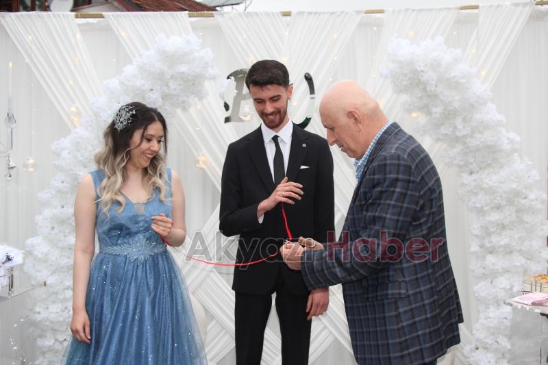 Pınar Yıldırım ve Uğur Boğaz nişanlanarak evlilik yolunda ilk adımı attılar