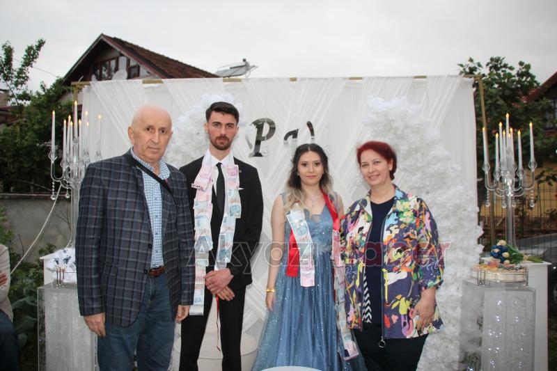 Pınar Yıldırım ve Uğur Boğaz nişanlanarak evlilik yolunda ilk adımı attılar