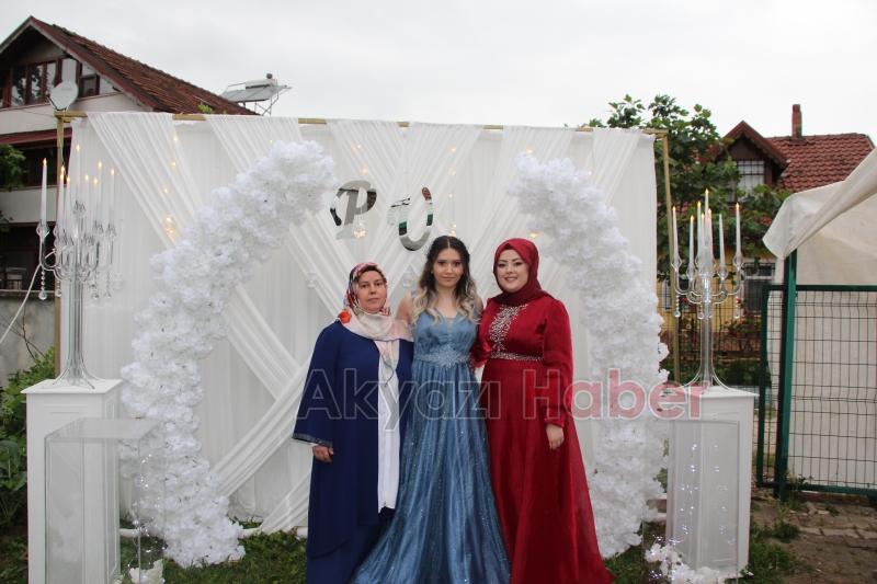 Pınar Yıldırım ve Uğur Boğaz nişanlanarak evlilik yolunda ilk adımı attılar