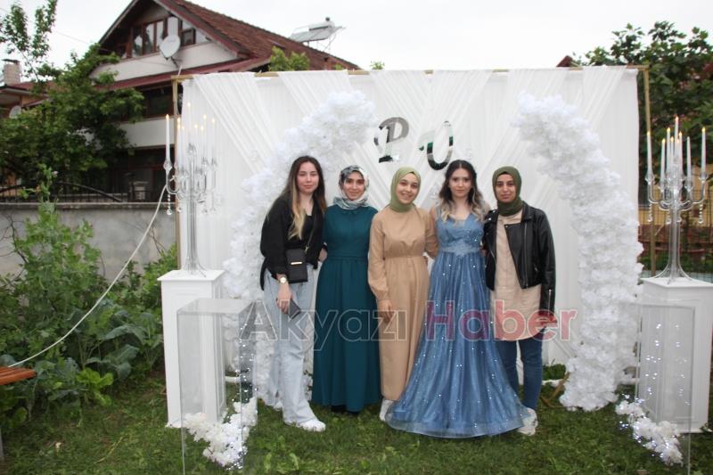 Pınar Yıldırım ve Uğur Boğaz nişanlanarak evlilik yolunda ilk adımı attılar