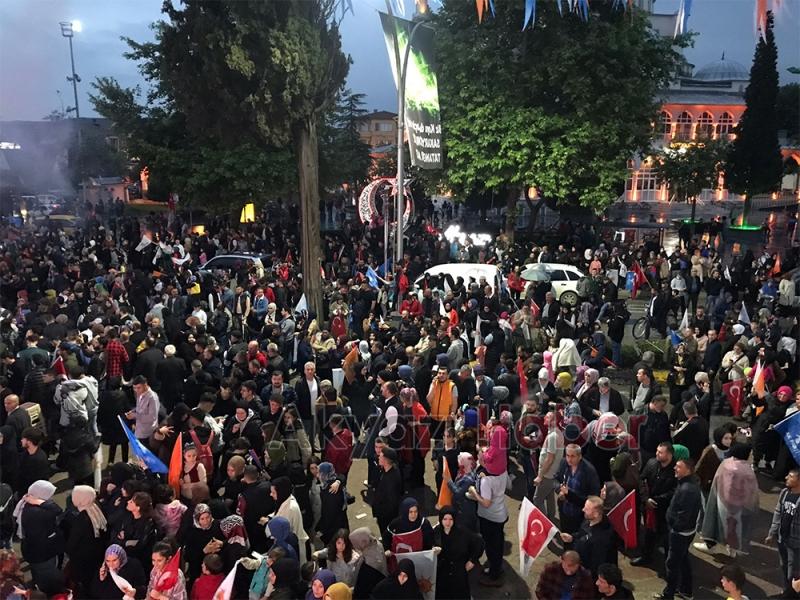 Akyazı'da kutlamalar başladı