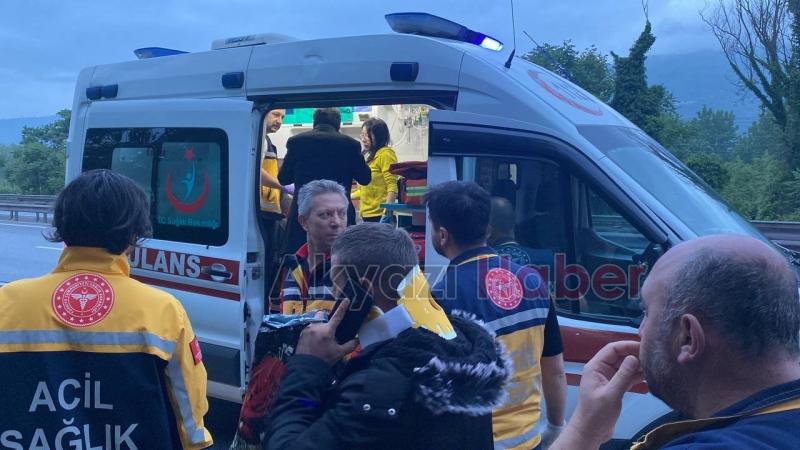 Yolcu dolu otobüs tıra çarptı: 1'i ağır 22 yaralı