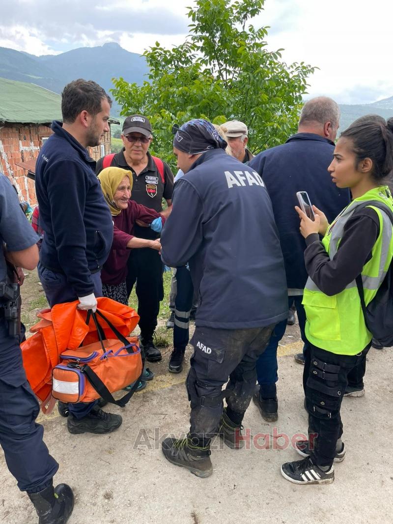 Kayıp yaşlı kadın ormanda bulundu