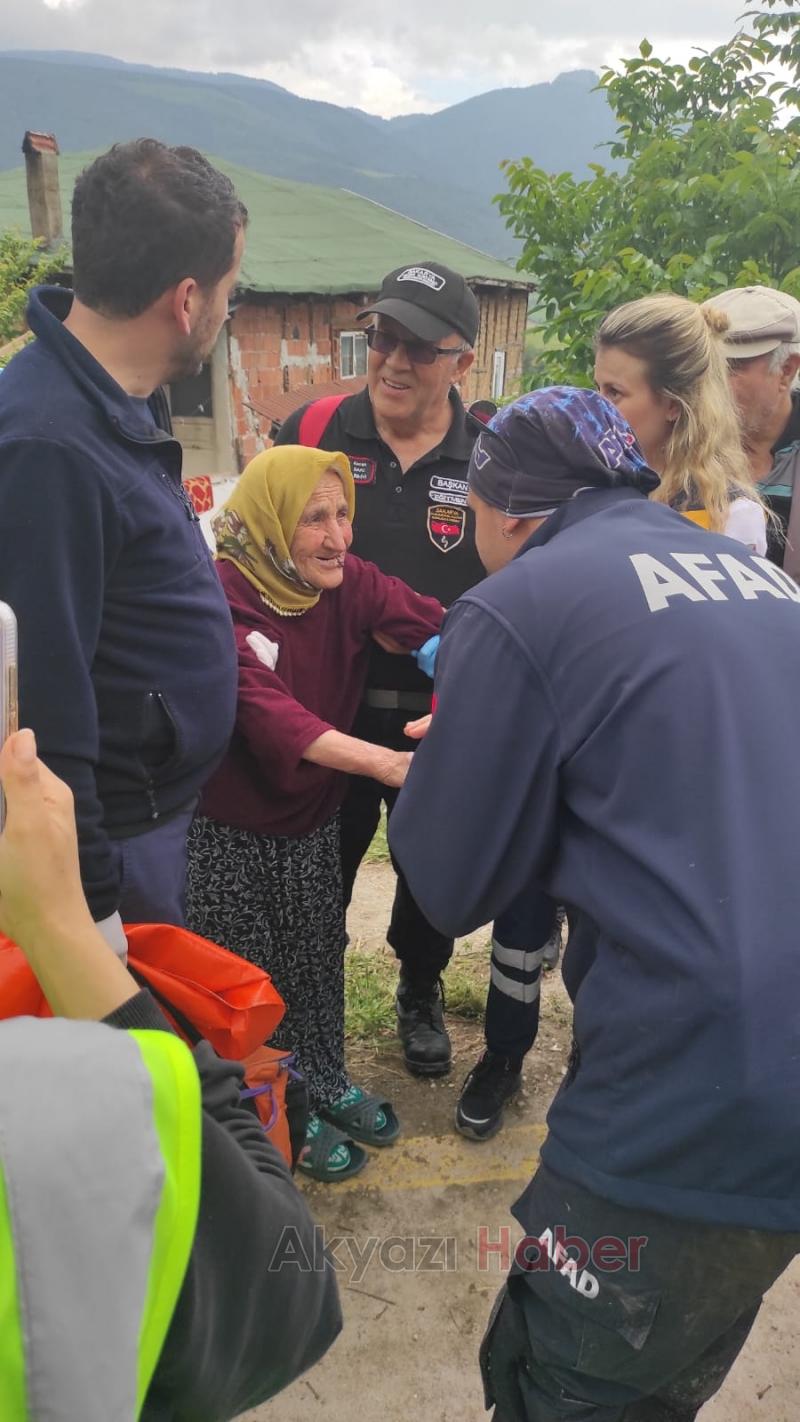 Kayıp yaşlı kadın ormanda bulundu