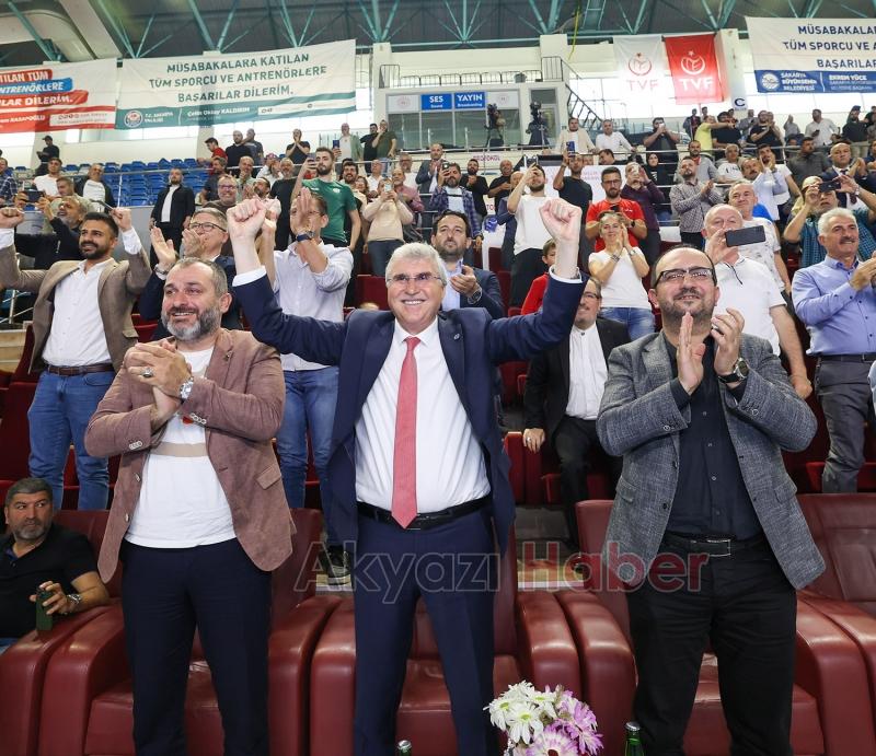 Beşiktaş’ı 36-33 yenen Büyükşehir adını finale yazdırdı