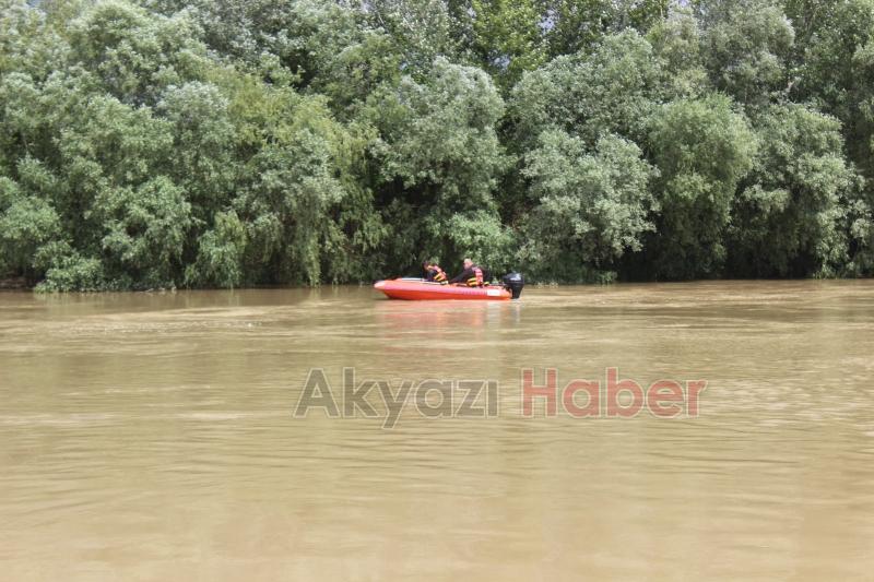 Kayıp genç Sakarya Nehri'nde aranıyor