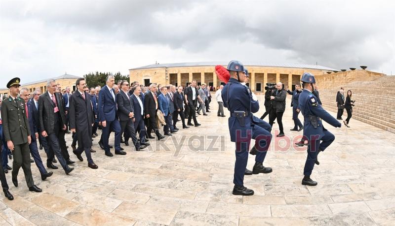 ATSO yönetimi Anıtkabir'deki törene katıldı