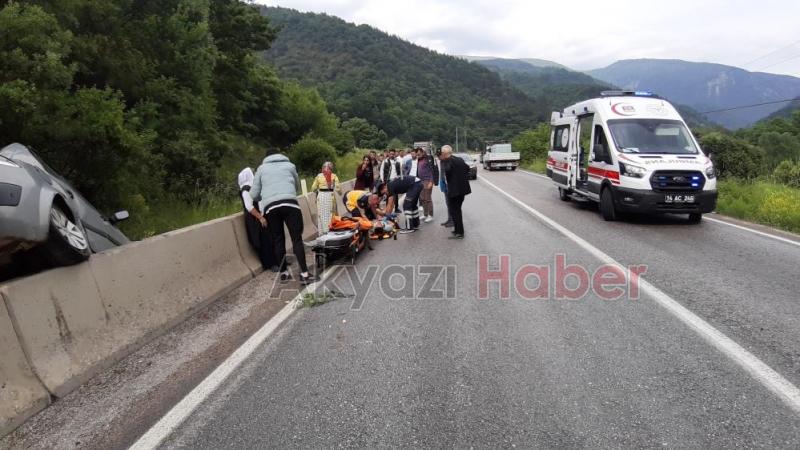 Otomobil beton bariyerlerin üzerine çıktı: 1 yaralı