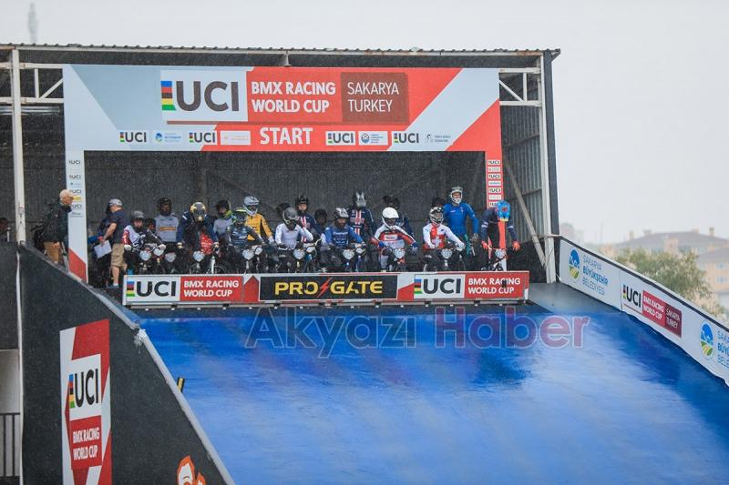 Dünya Kupası yarışlarının ilk günü tamamlandı