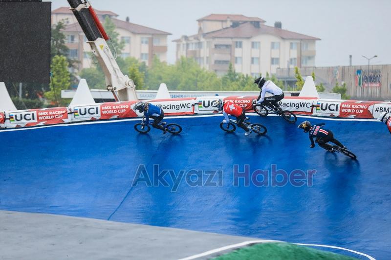 Dünya Kupası yarışlarının ilk günü tamamlandı