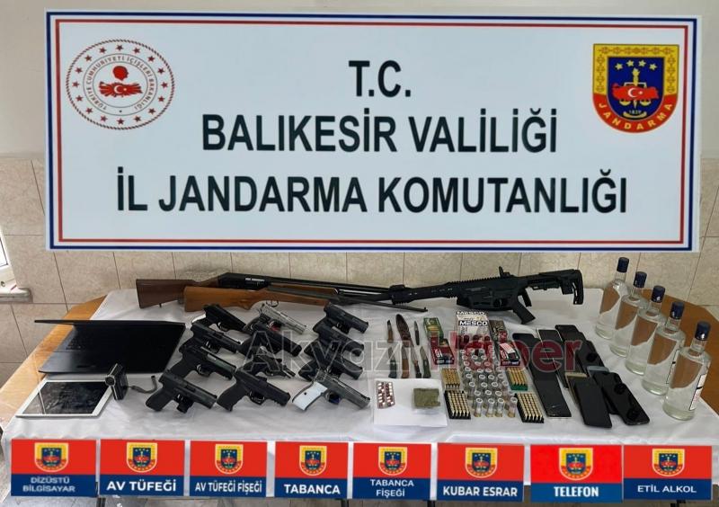 Silah ticareti yapan çete çökertildi