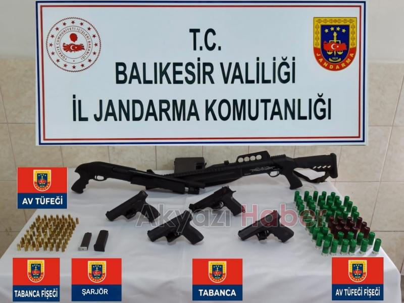 Silah ticareti yapan çete çökertildi