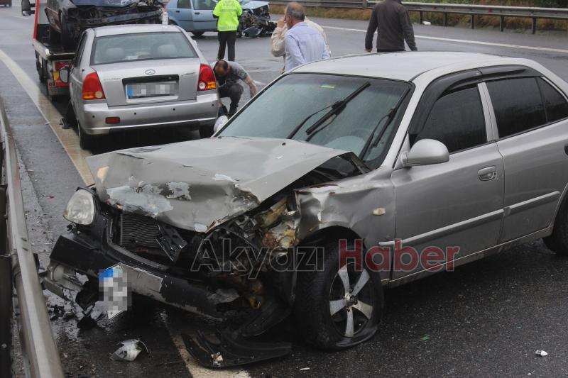 Otoyolda 14 araç birbirine girdi