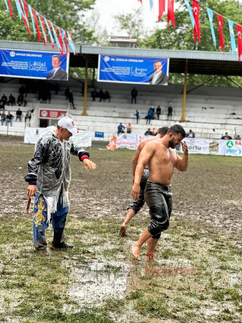 Pehlivanlar Akbalık Yağlı Güreşleri'nde er meydanına çıktı