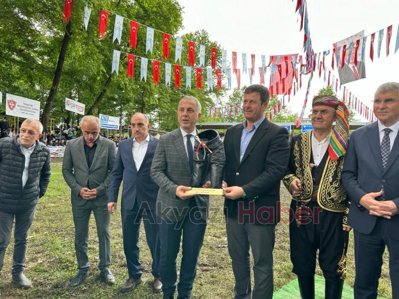 Pehlivanlar Akbalık Yağlı Güreşleri'nde er meydanına çıktı