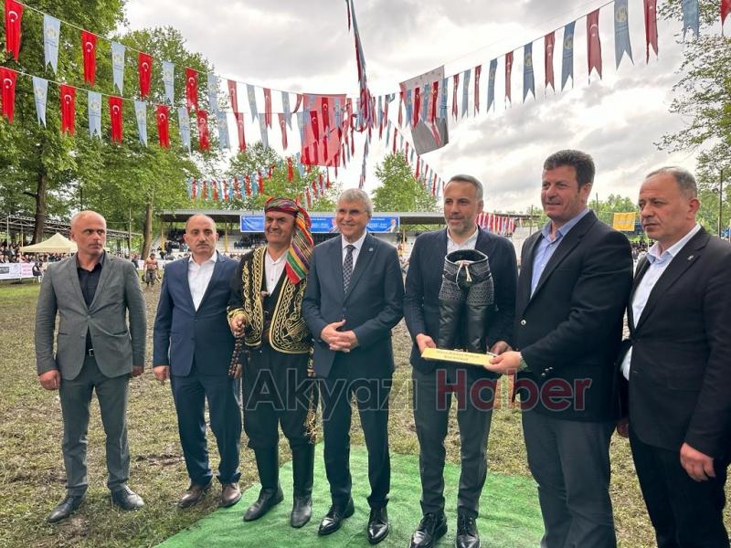 Pehlivanlar Akbalık Yağlı Güreşleri'nde er meydanına çıktı