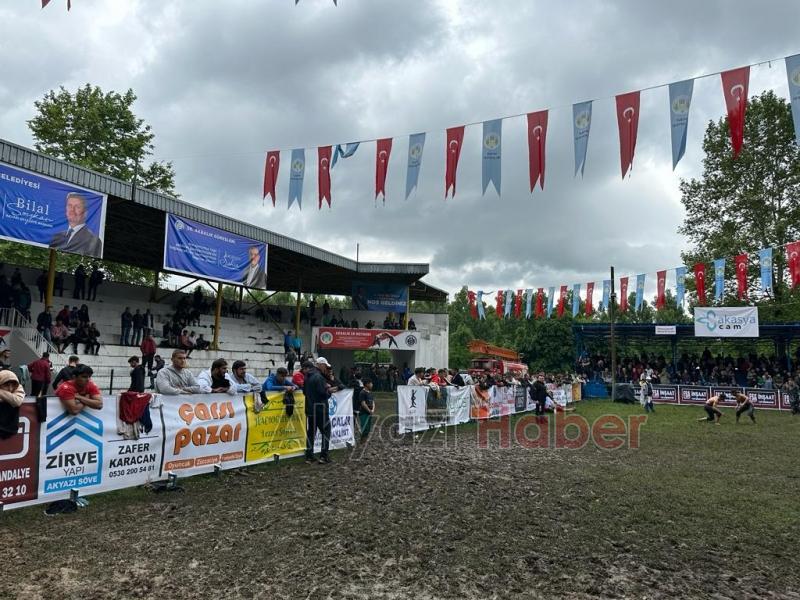 Pehlivanlar Akbalık Yağlı Güreşleri'nde er meydanına çıktı