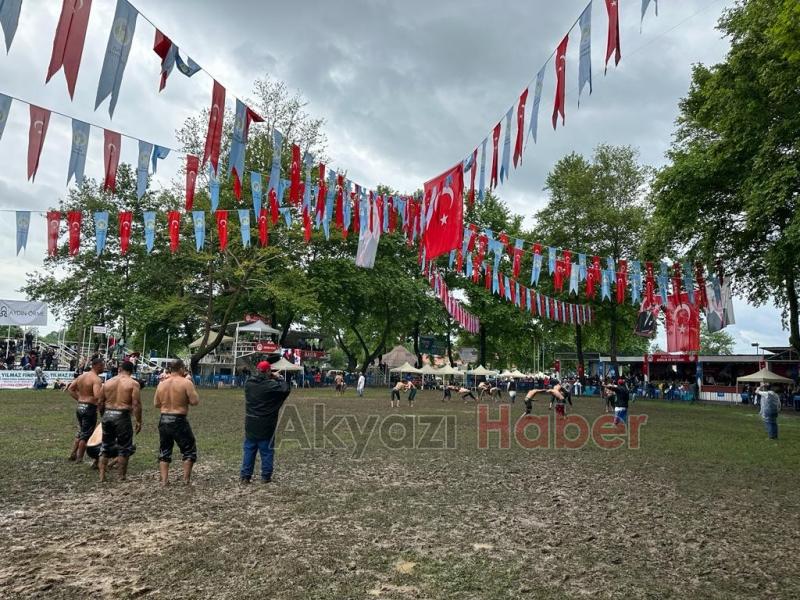 Pehlivanlar Akbalık Yağlı Güreşleri'nde er meydanına çıktı