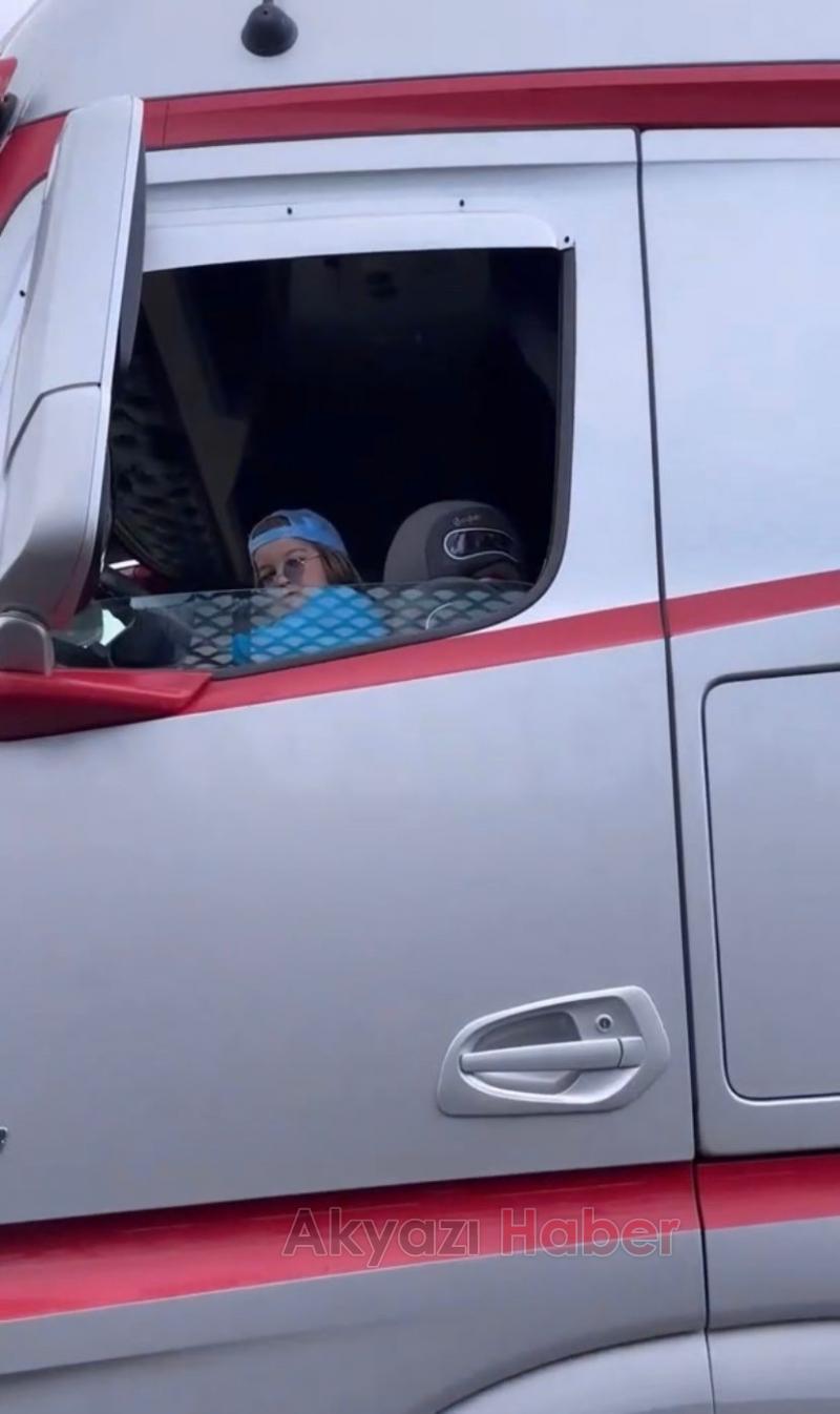 4 yaşındaki Zayn tırı oyuncak gibi kullandı