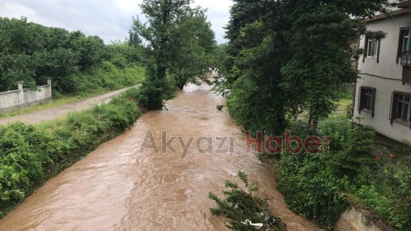 Akyazı'da dereler taştı