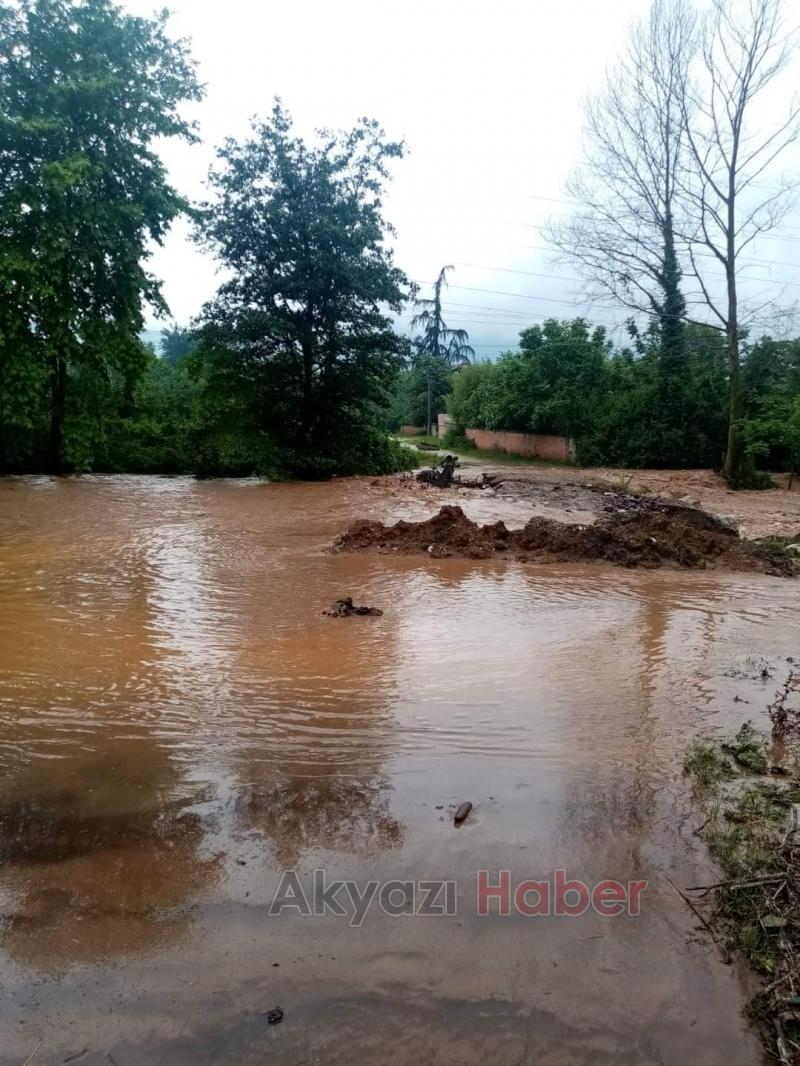 Akyazı'da dereler taştı