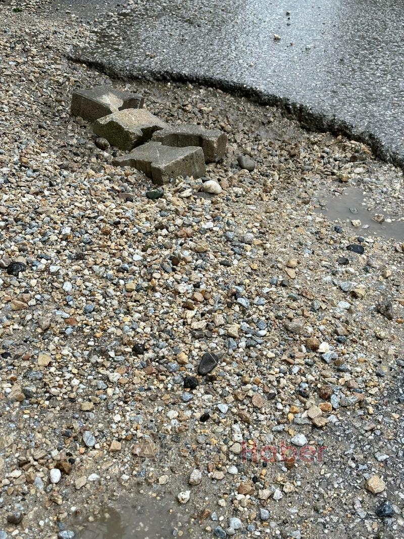 İlçe Merkezinde yollar içler acısı