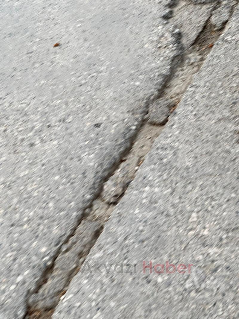 İlçe Merkezinde yollar içler acısı