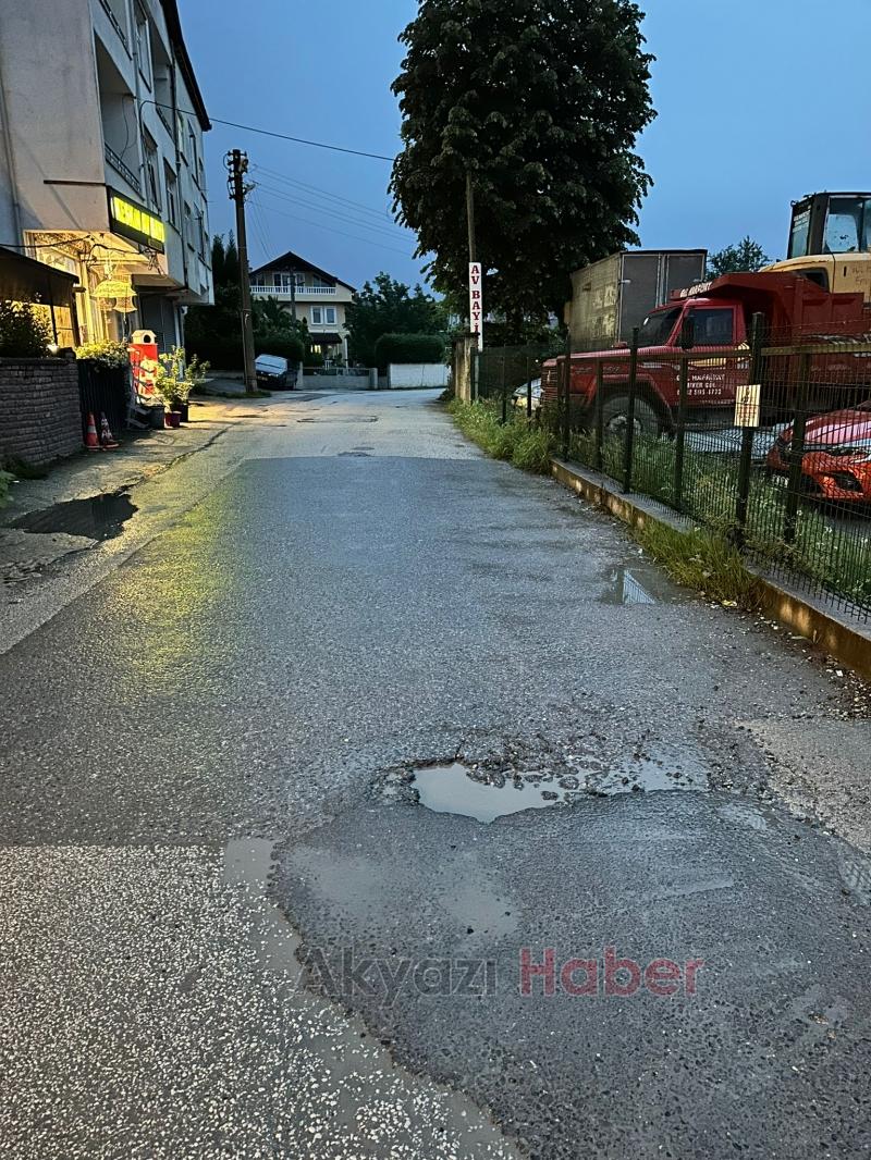 İlçe Merkezinde yollar içler acısı