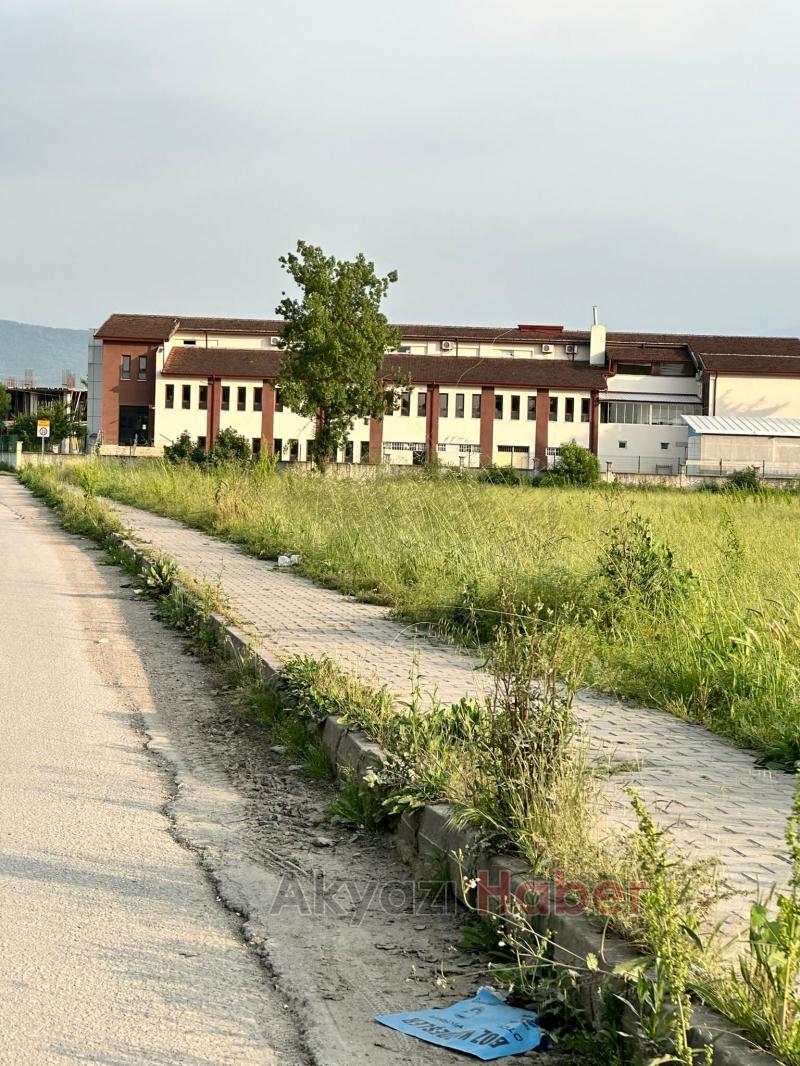 İlçe Merkezinde yollar içler acısı