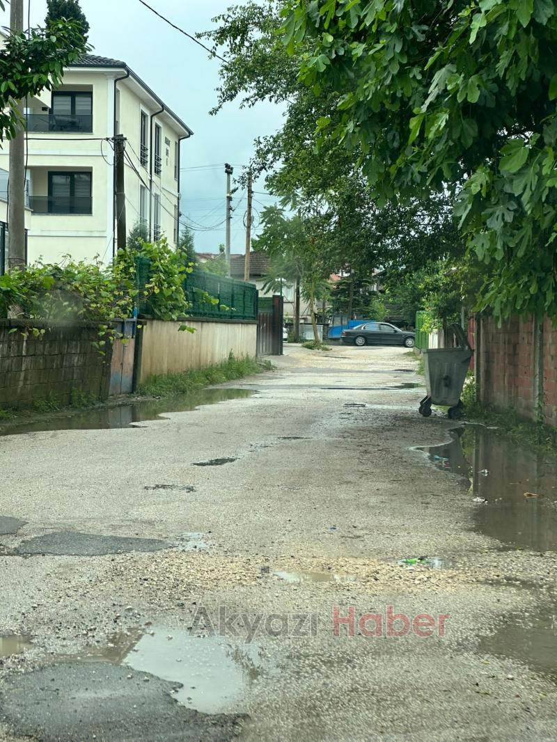 İlçe Merkezinde yollar içler acısı