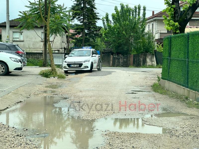 İlçe Merkezinde yollar içler acısı