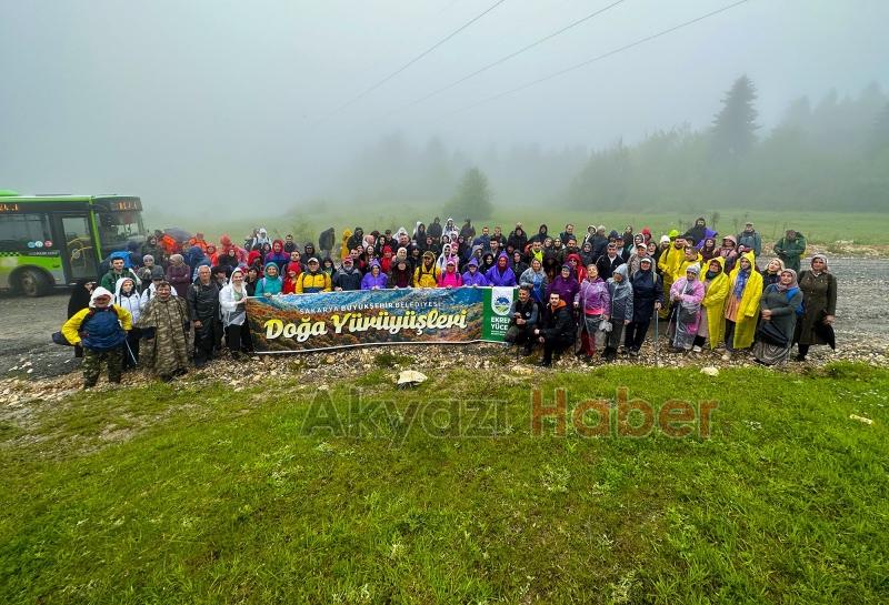 Doğa tutkunları Karagöl ve Acelle’de yürüdü