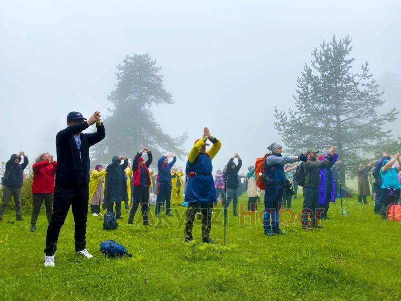 Doğa tutkunları Karagöl ve Acelle’de yürüdü