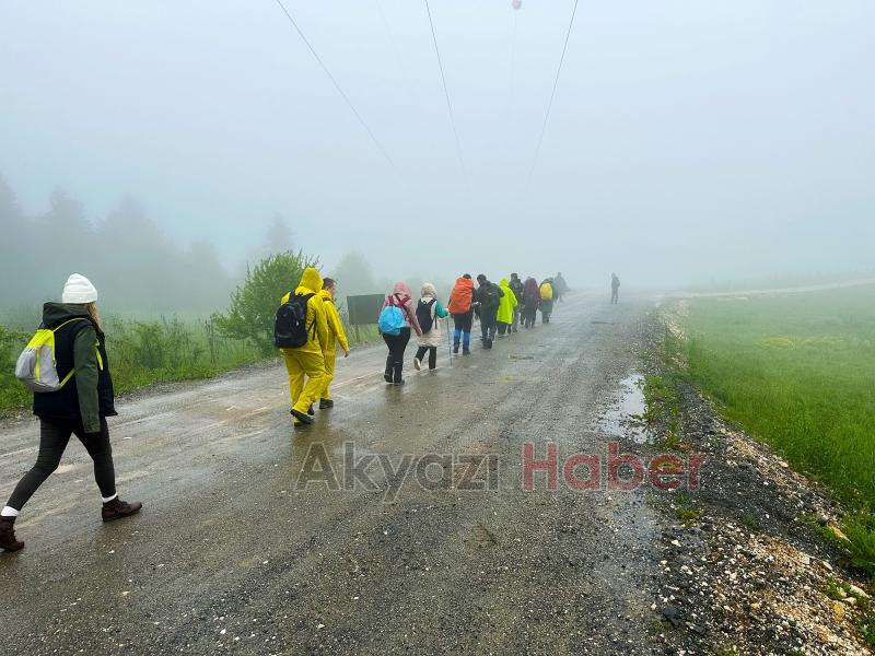 Doğa tutkunları Karagöl ve Acelle’de yürüdü