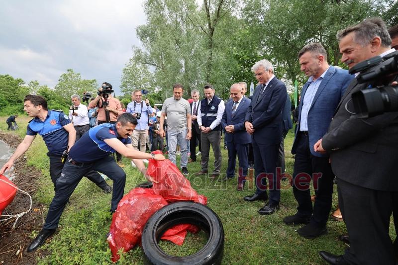 Sapanca Gölü’nden çıkan atıklar görenleri şaşırttı
